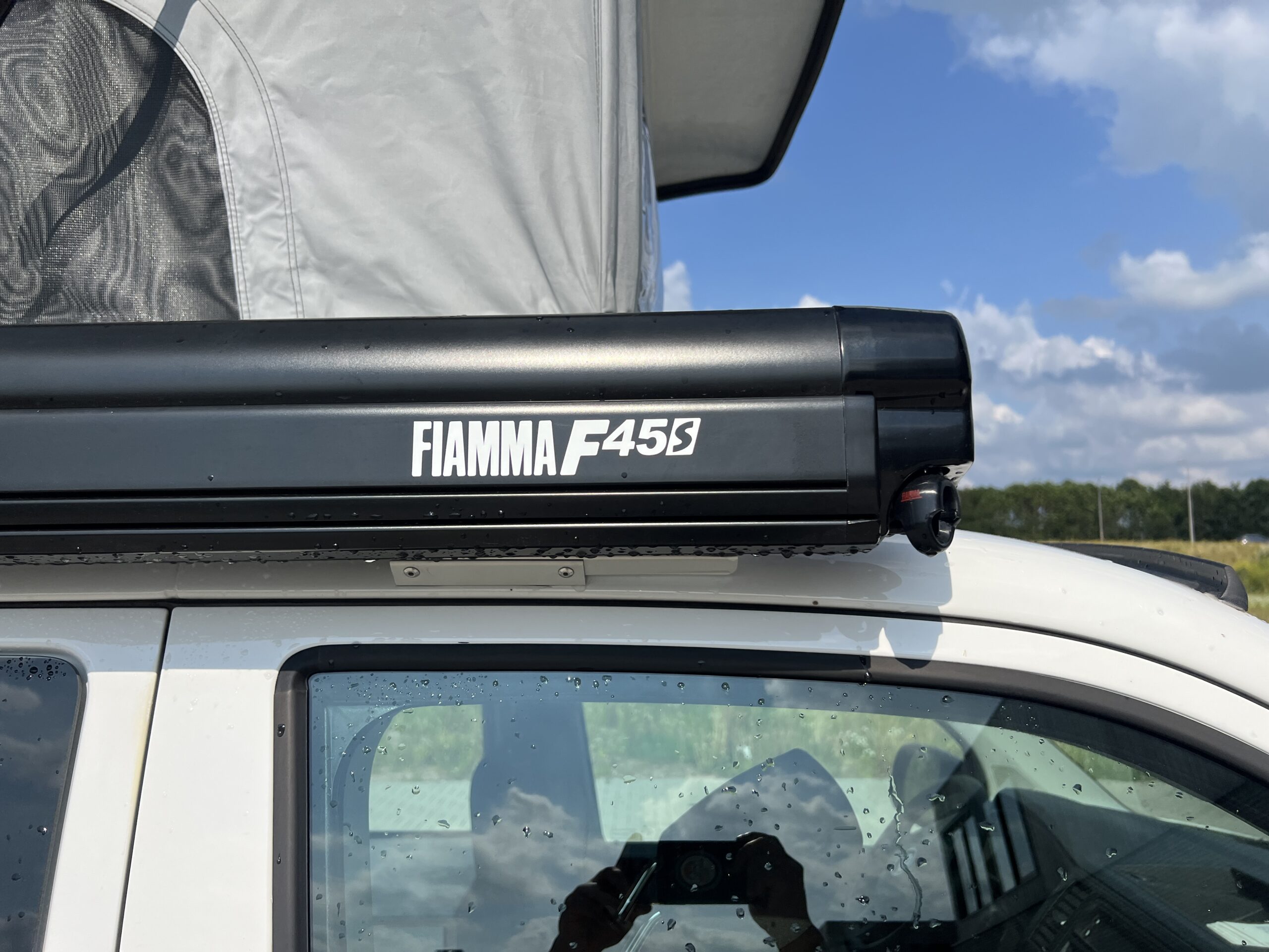 Casetteluifel van Fiamma + multirail