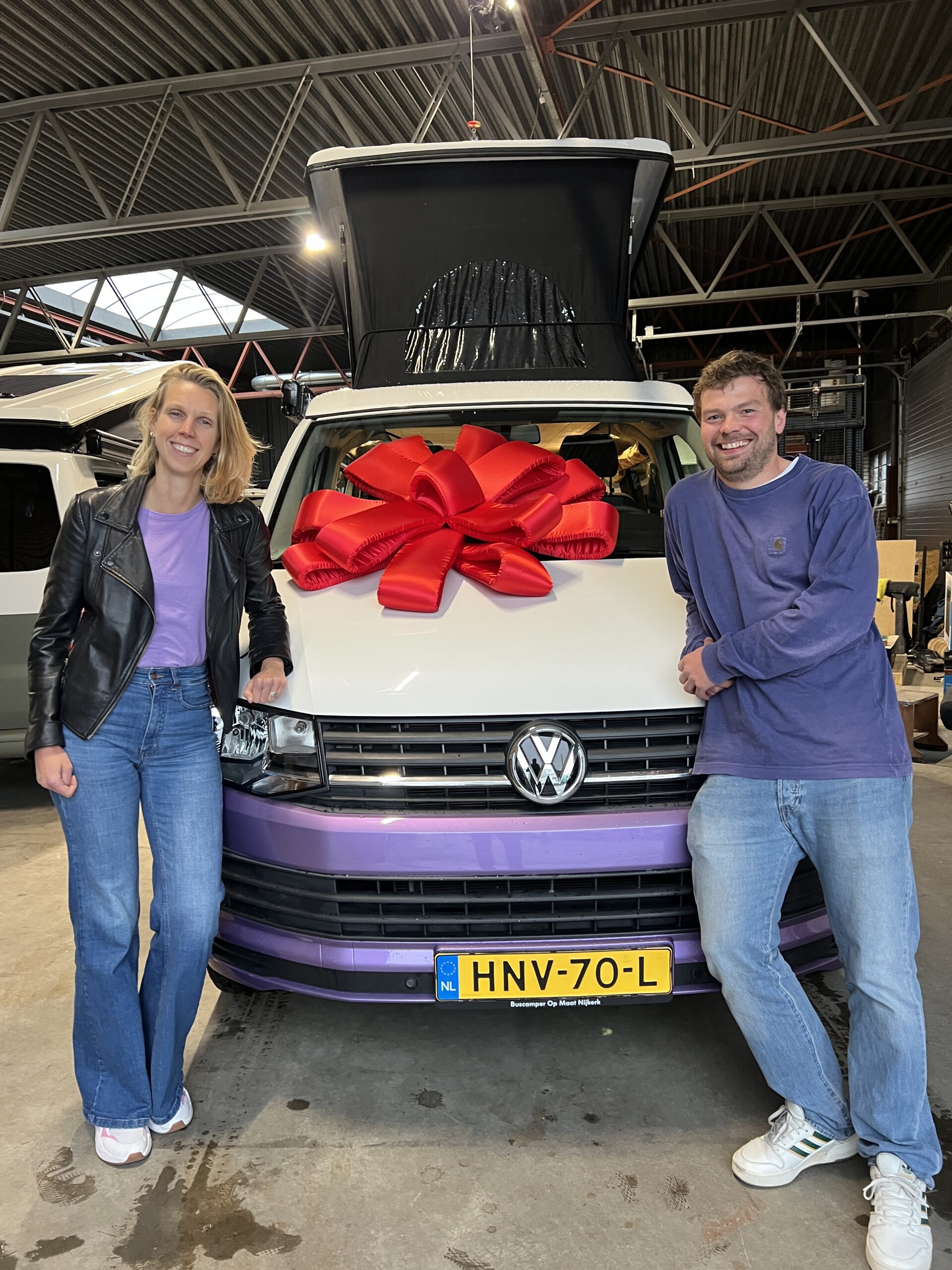 De nieuwe buscamper van Bart en Evelien!